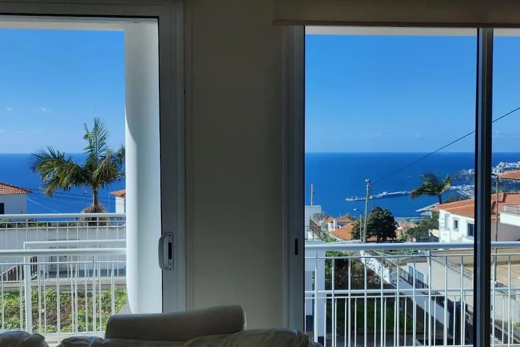 Villa Madeira Mit Blick Auf Den Hafen Funchal  Portugal